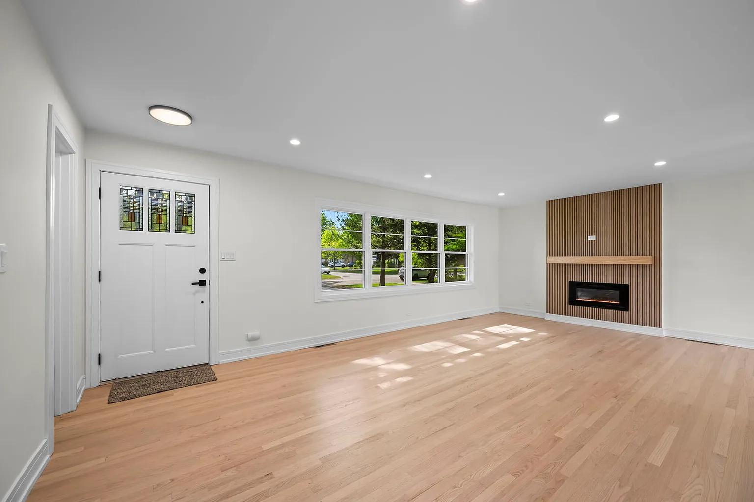 1024 Arbor Ln. &mdash; Living room and fireplace