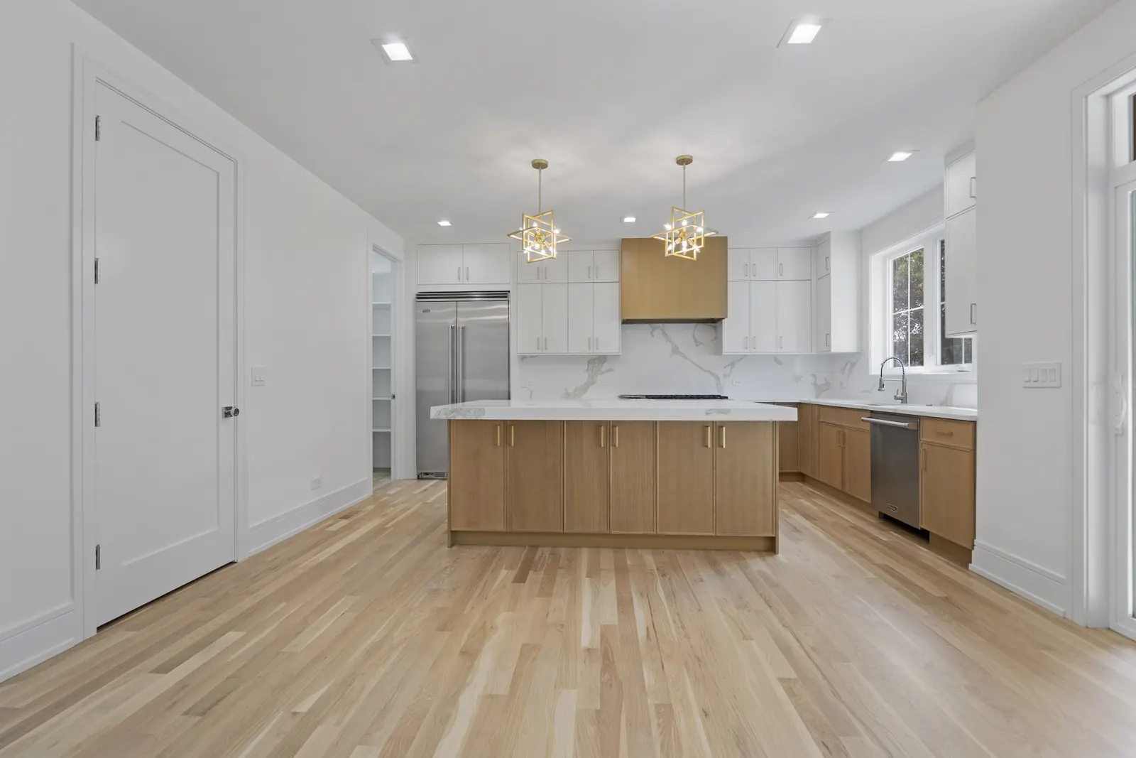 264 Churchill St. — Great room