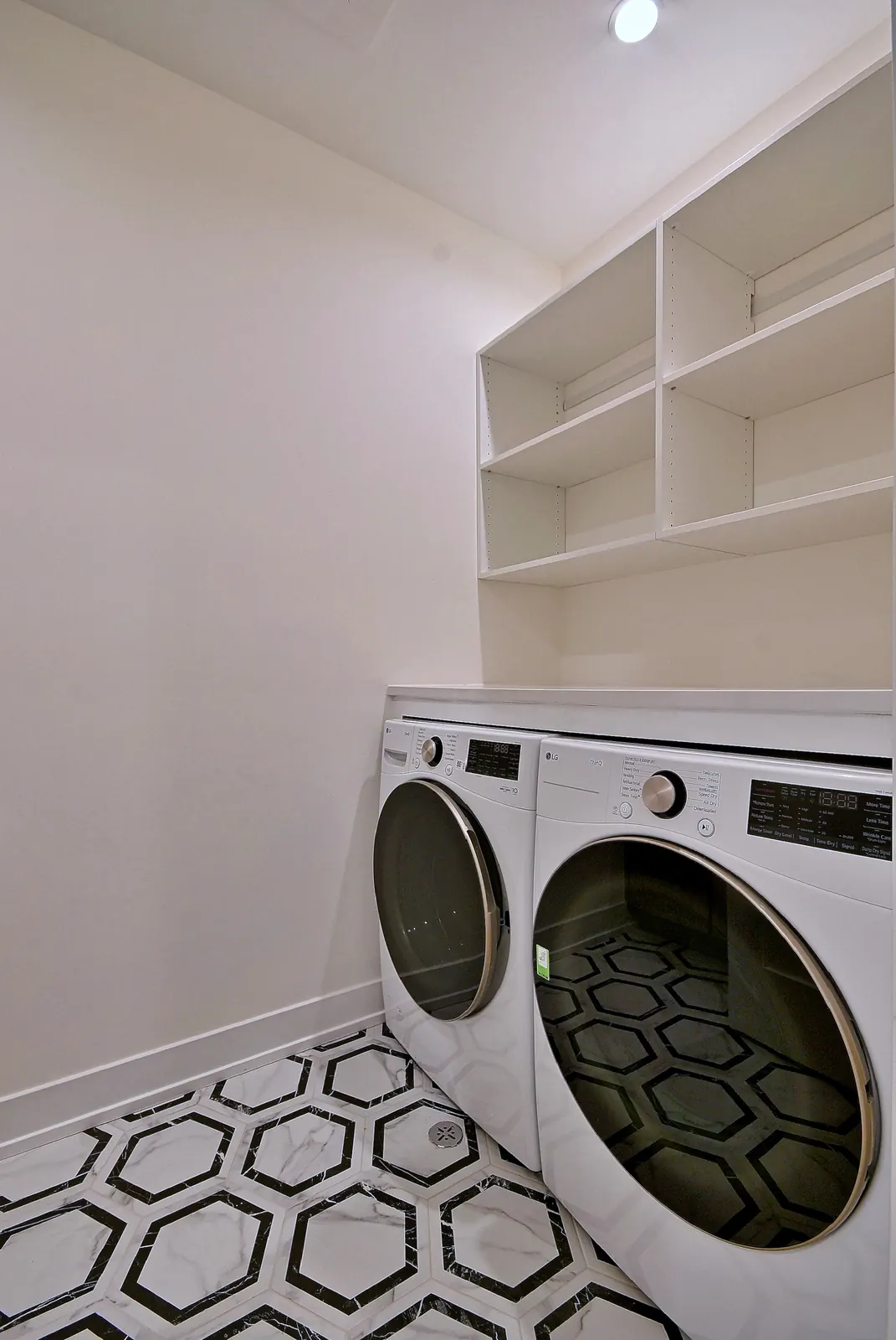 310 Nottingham Ave. — Second-floor laundry